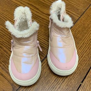 Cat and Jack girls size 6 boots